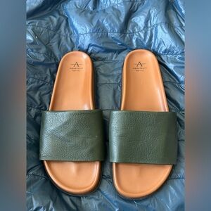 Aquatalia Leather Slide Sandals In A Dark Green And Tan, Size 8 1/2